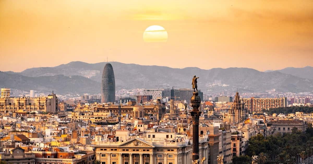 Emigrating to Spain more popular than ever: what is behind it?
