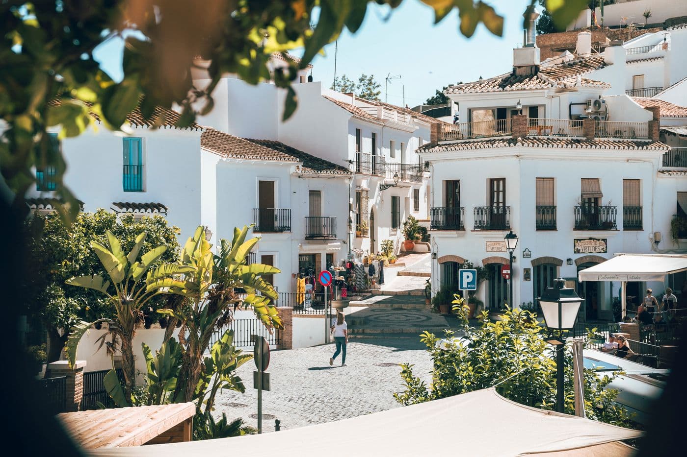 Straat met palmen in Frigiliana