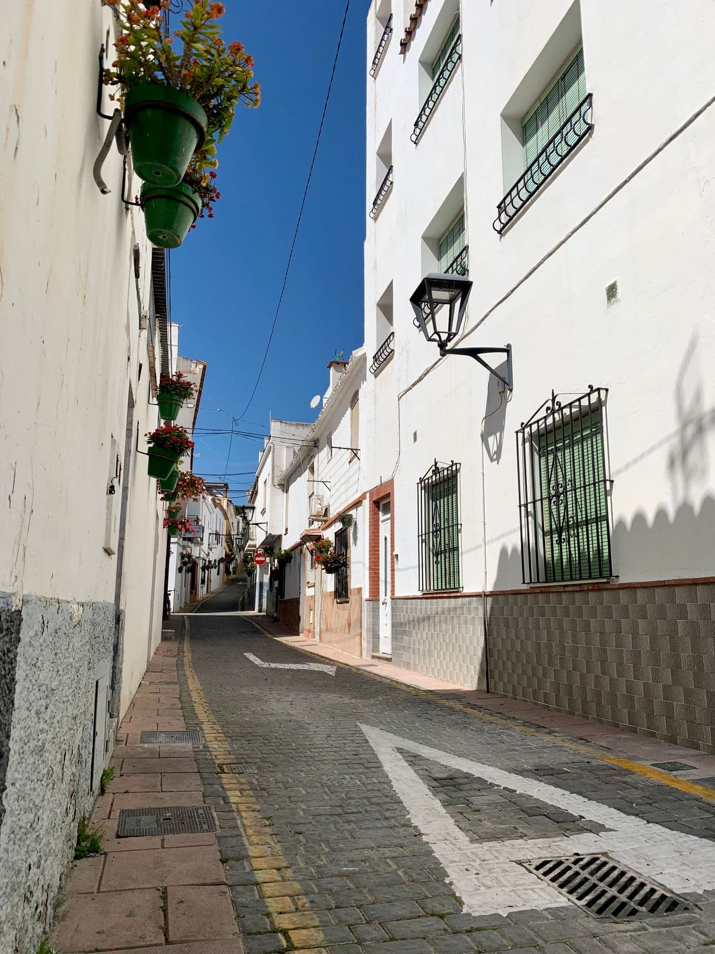 Zonovergoten straatje in San Pedro de Alcántara
