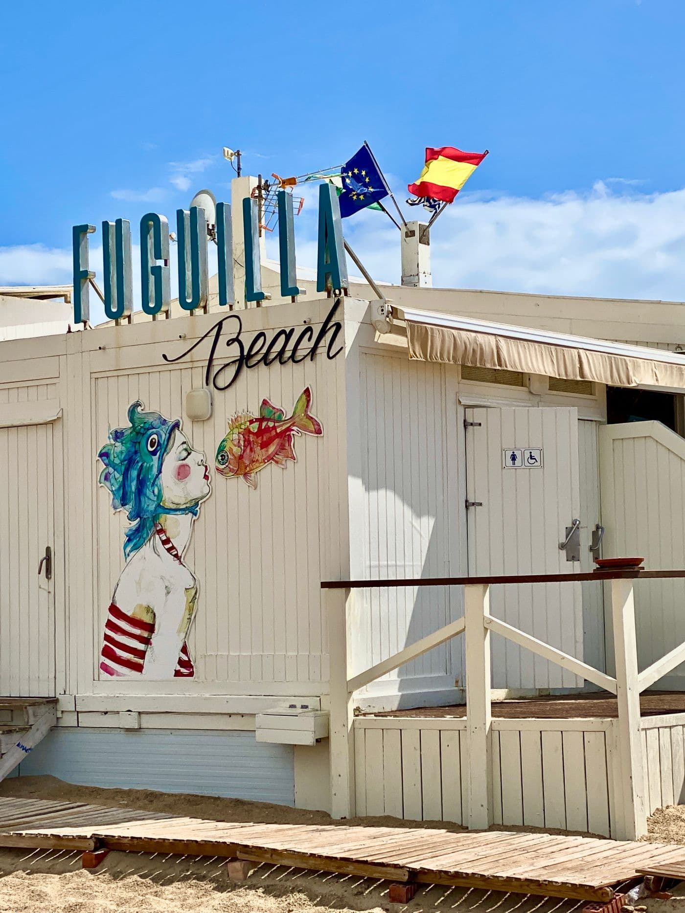 Beachbar met muurschildering in Fuengirola