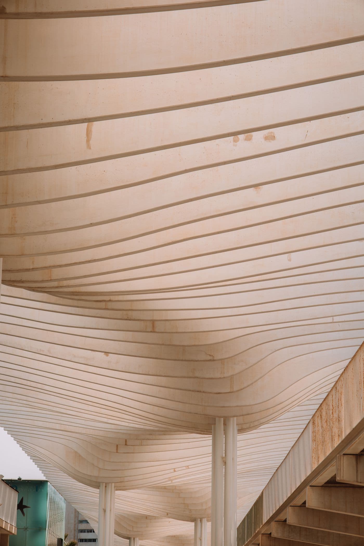 De pergola van Muelle Uno in de haven van Malaga