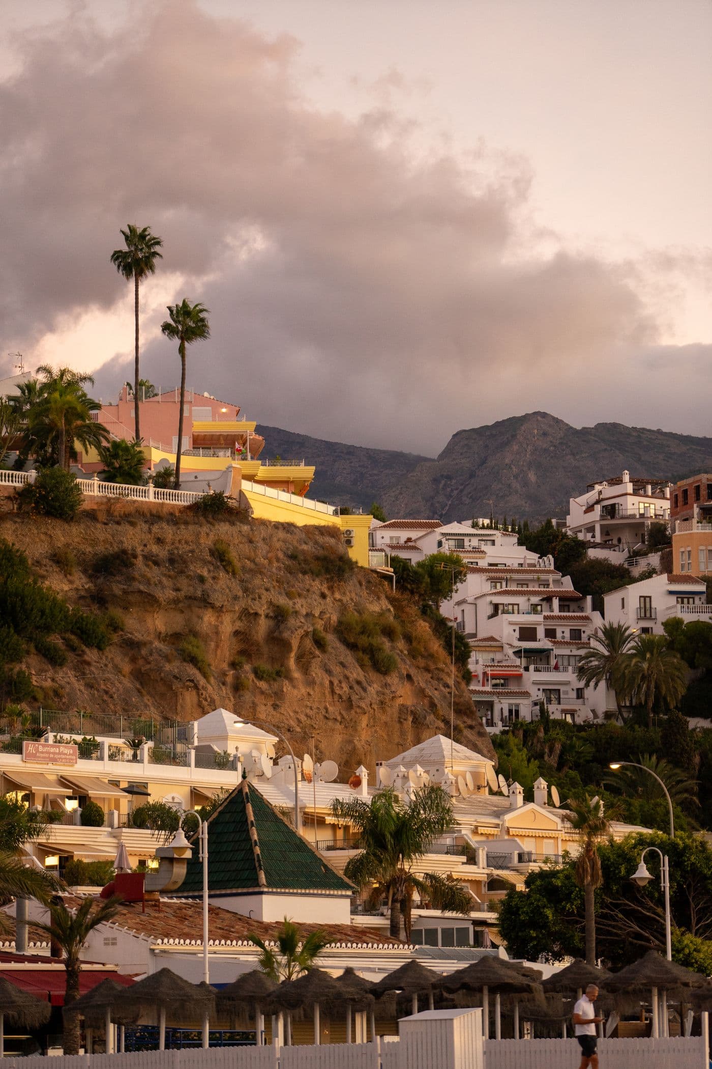 Huizen bij zonsondergang aan de Costa del Sol